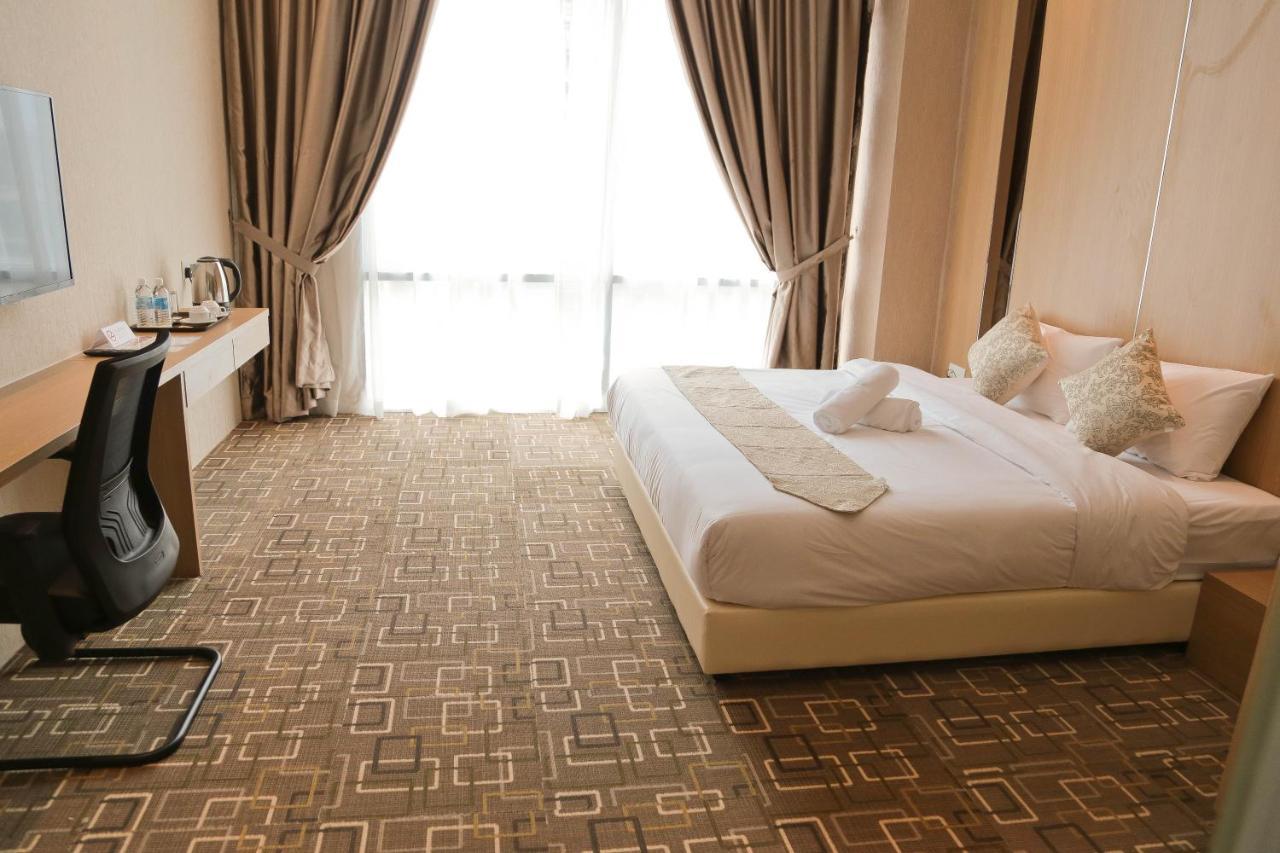 Top Holiday Hotel Сері-Кембанган Екстер'єр фото