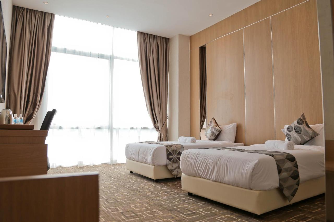 Top Holiday Hotel Сері-Кембанган Екстер'єр фото